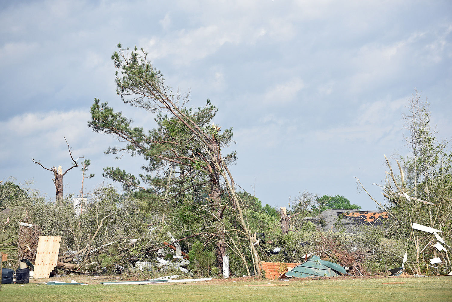 Tornado damages Eufaula